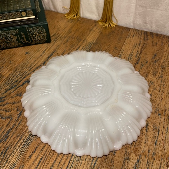 💛 ANCHOR HOCKING Fire-King White Milk Glass Deviled Egg Plate with Gold Trim - Picture 5 of 7